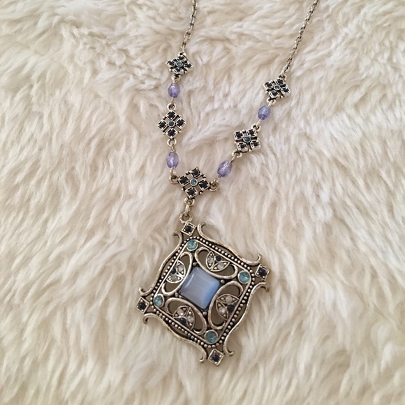 Jewelry - Silver Pendant Necklace